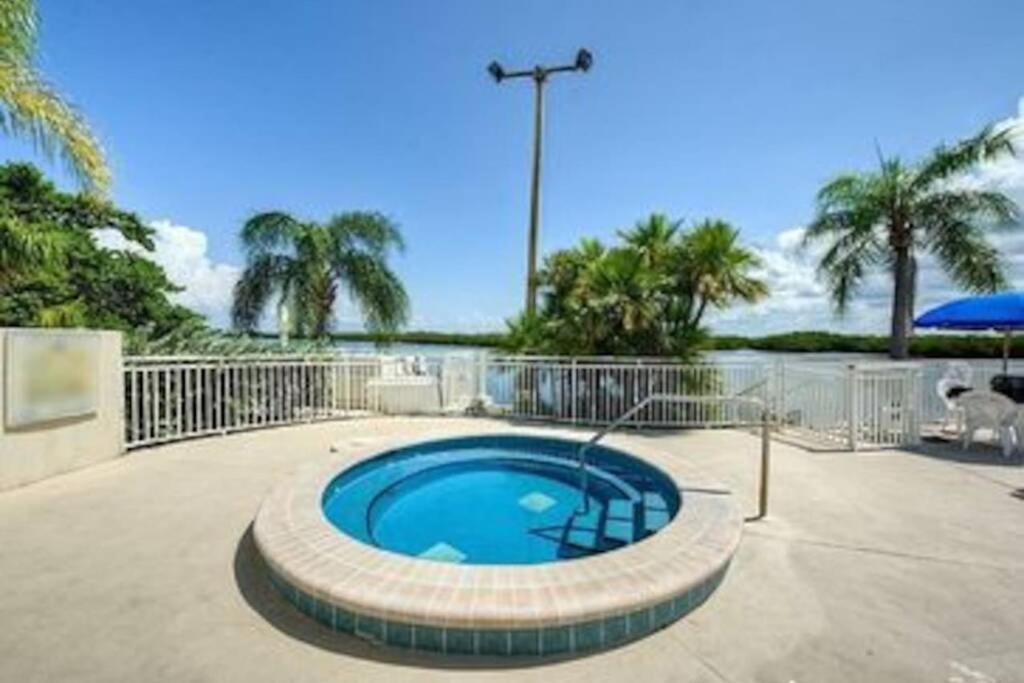 Riverview, Studio 507, Beach Steps Away!+Pool+Wifi Ruskin Exteriör bild